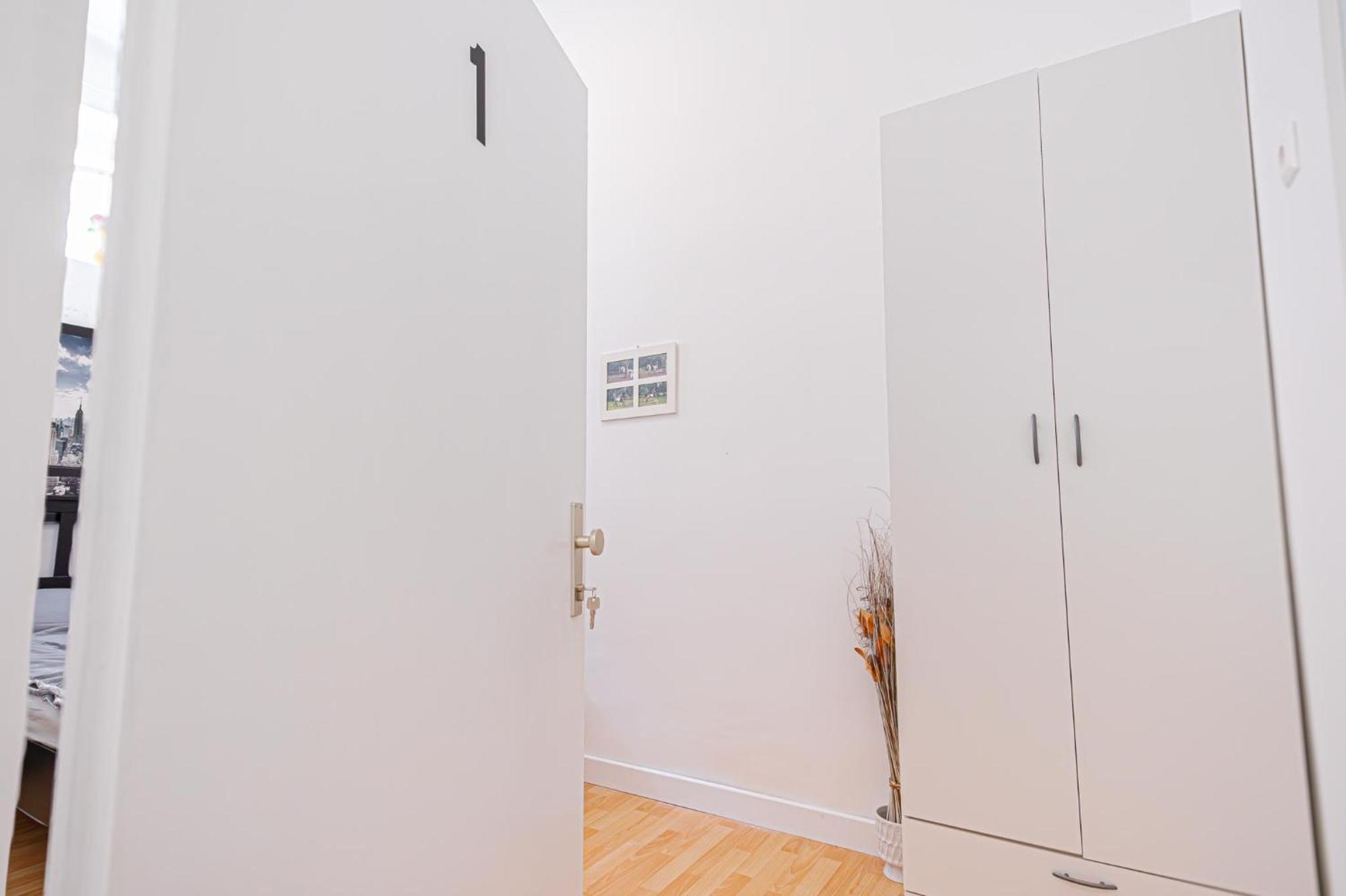 In A Shared Apartment, 6min To Lugner City Appartement *